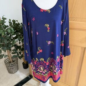 Plus Size Slinky Brand Stretchy Blue & Red Floral Top Size 1X Flattering Shaping